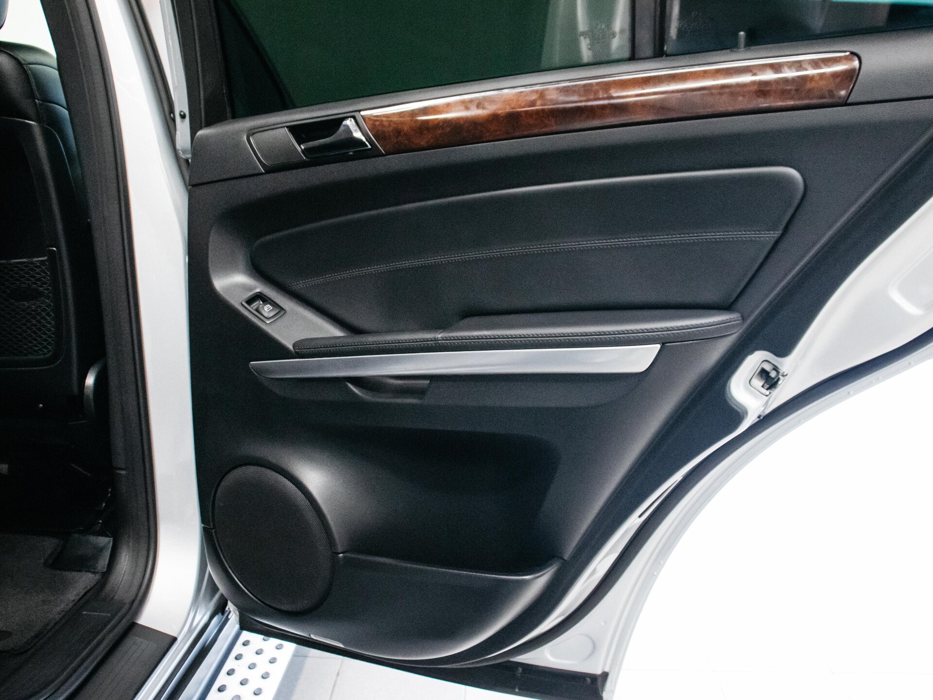Mercedes-Benz M-Класс 2010 27