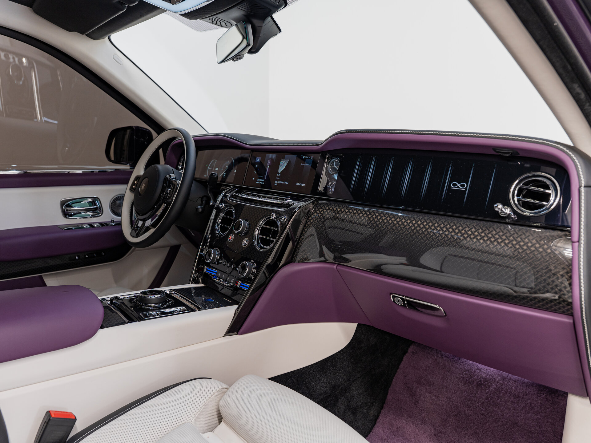 Автомобиль Rolls-Royce Cullinan Black Badge 6.8 AT (600 л.с.) 4WD - 17