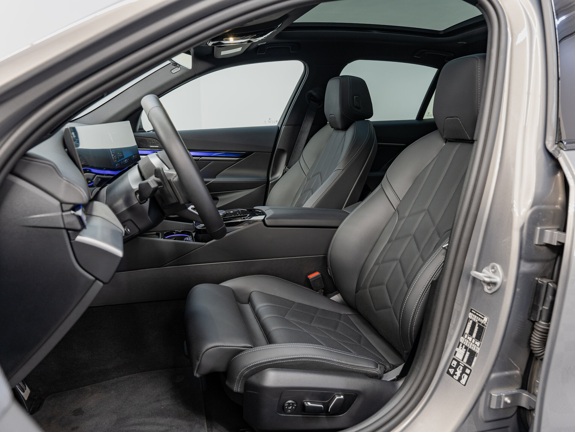 Автомобиль BMW 5 серии 520d xDrive 2.0d AT (197 л.с.) 4WD - 17