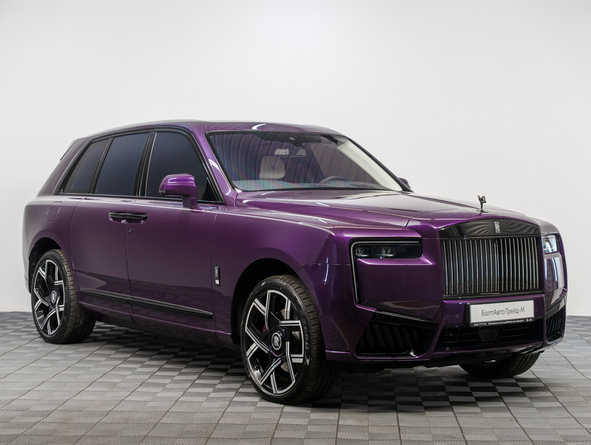 Автомобиль Rolls-Royce Cullinan Black Badge 6.8 AT (600 л.с.) 4WD - 3