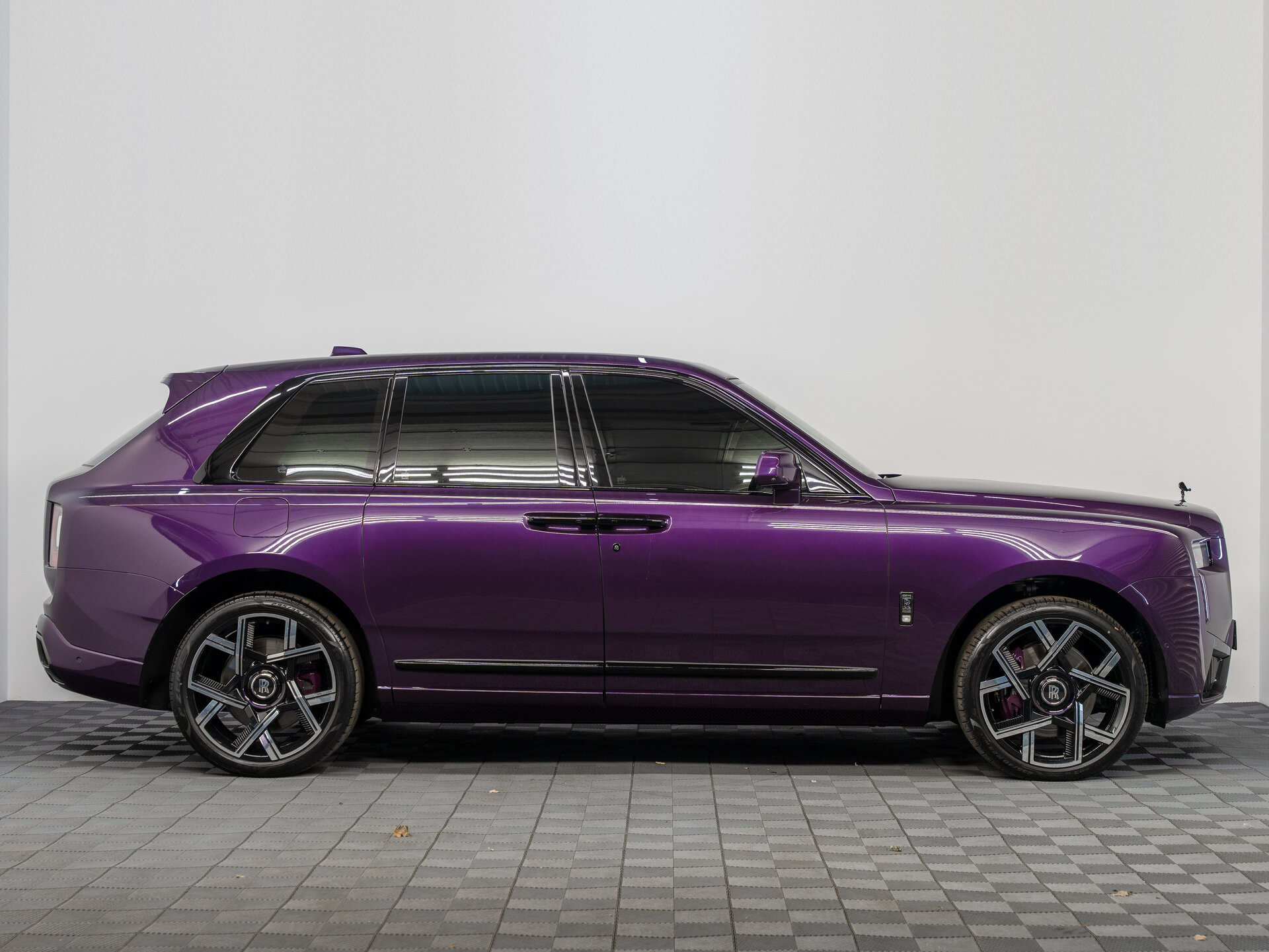 Автомобиль Rolls-Royce Cullinan Black Badge 6.8 AT (600 л.с.) 4WD - 8