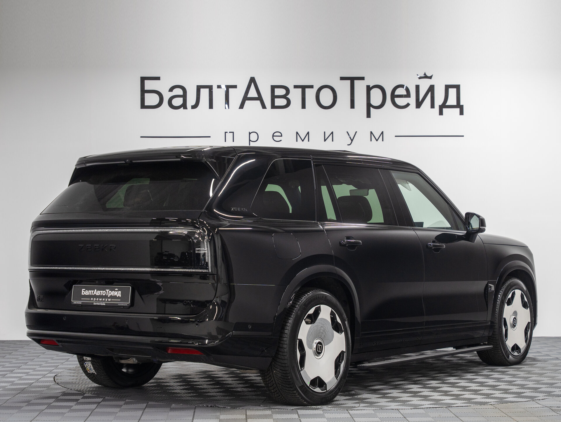 Автомобиль Zeekr 9X 55 kWh (до 3.5 т) 2.0hyb AT (898 л.с.) 4WD - 7
