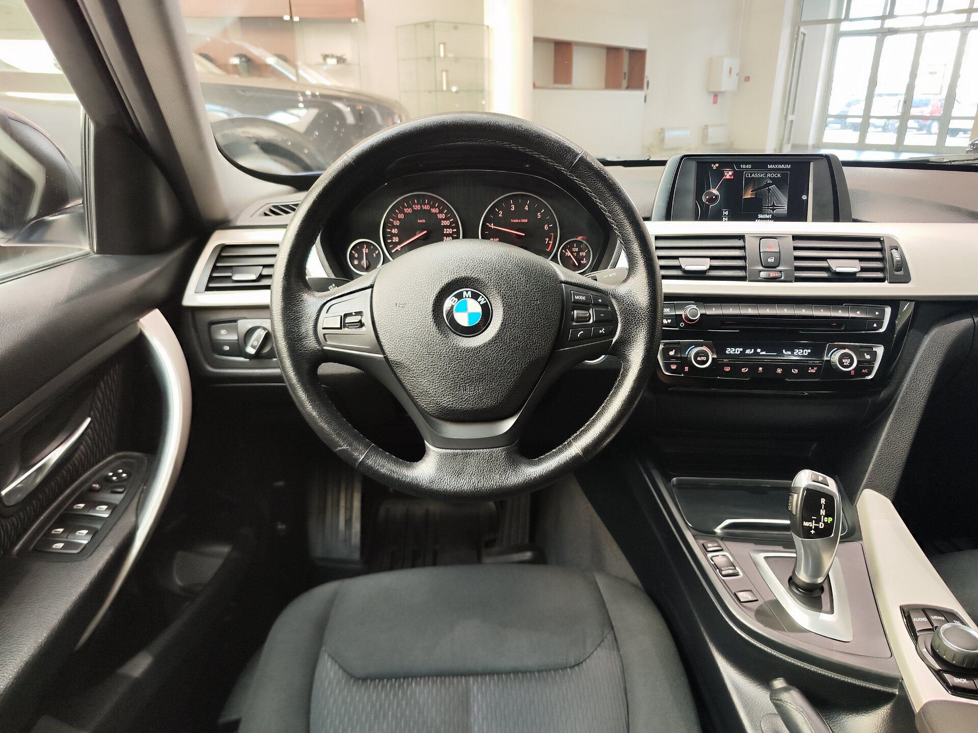 Автомобиль BMW 3 серии 318i 1.5 AT (136 л.с.) - 14