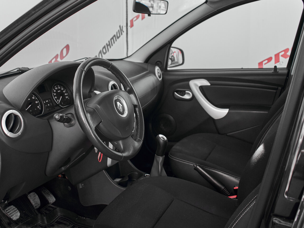 Купить Renault Sandero Stepway 1.6 MT (84 л.с.), 2012 в Екатеренбурге
