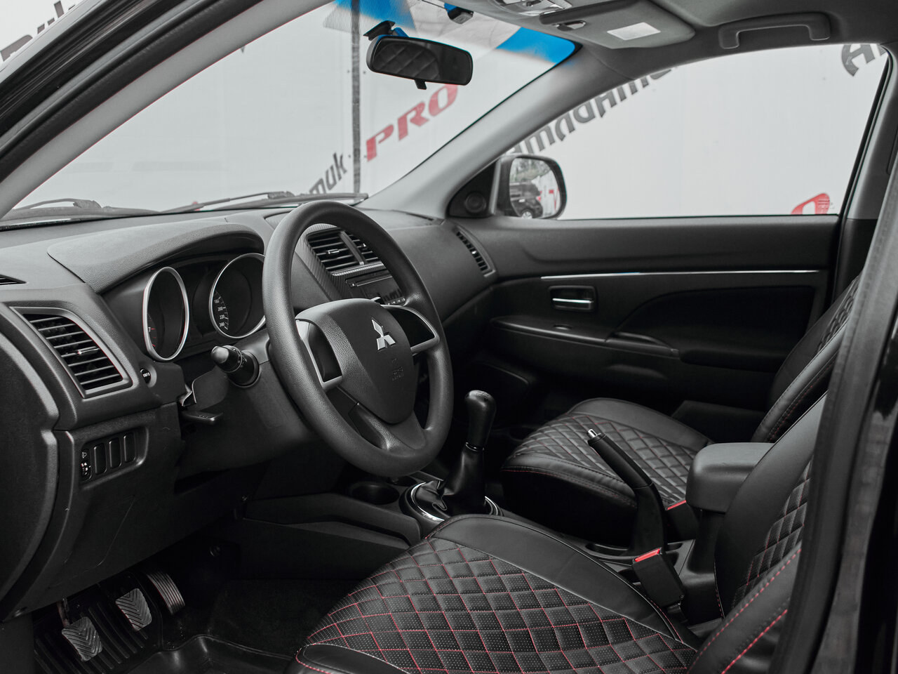 Купить Mitsubishi ASX 1.6 MT (117 л.с.), 2014 в Екатеренбурге