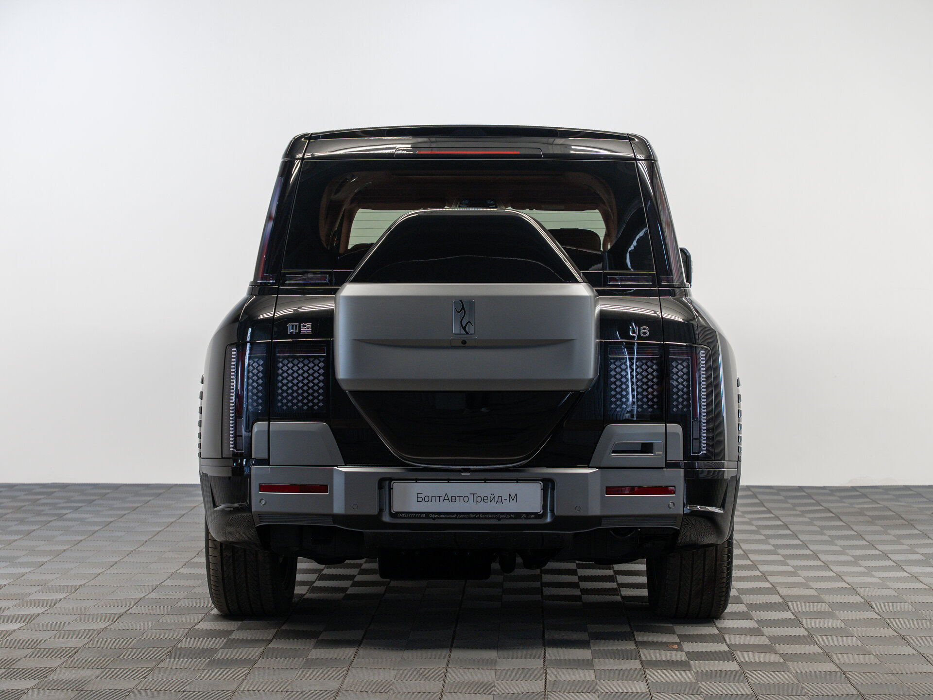 Автомобиль BYD Yangwang U8 49 kWh 2.0hyb AT (1197 л.с.) 4WD - 6