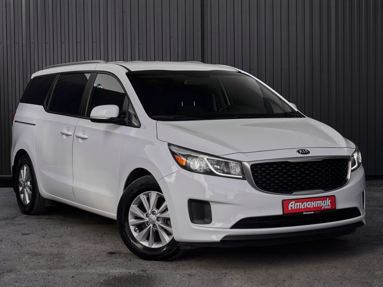 Купить Kia Sedona 3.3 AT (276 л.с.), 2015 в Екатеренбурге