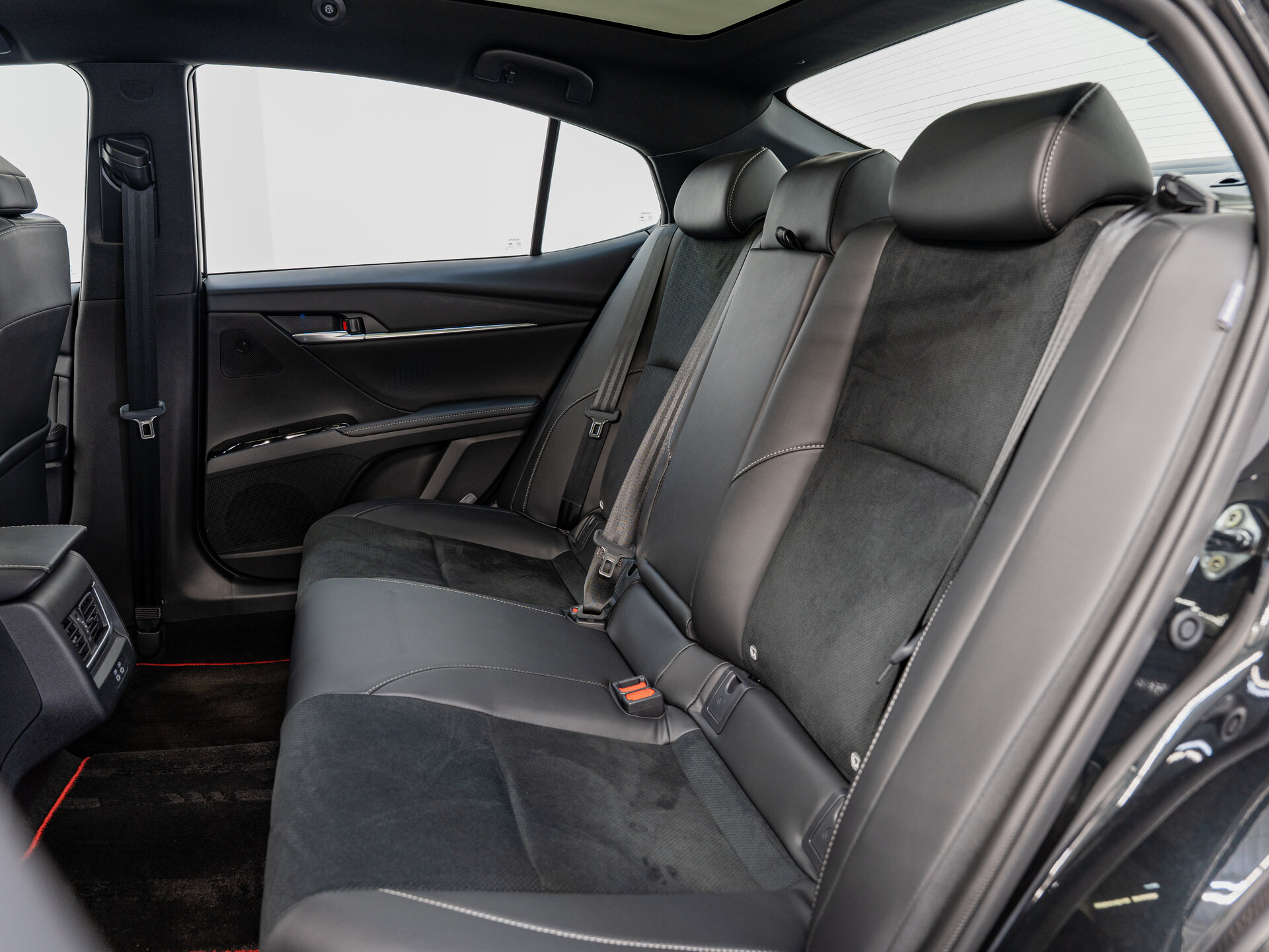Автомобиль Toyota Camry 2.0hyb CVT (231 л.с.) - 20