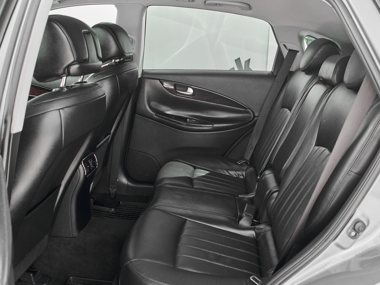 Купить Infiniti QX50 2.5 AT (222 л.с.) 4WD, 2016 в Екатеренбурге