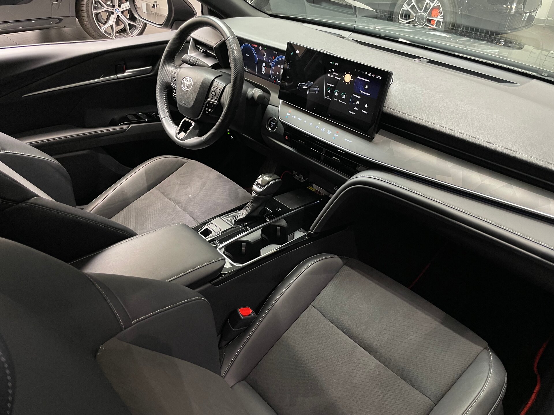 Автомобиль Toyota Camry 2.0hyb CVT (197 л.с.) - 11