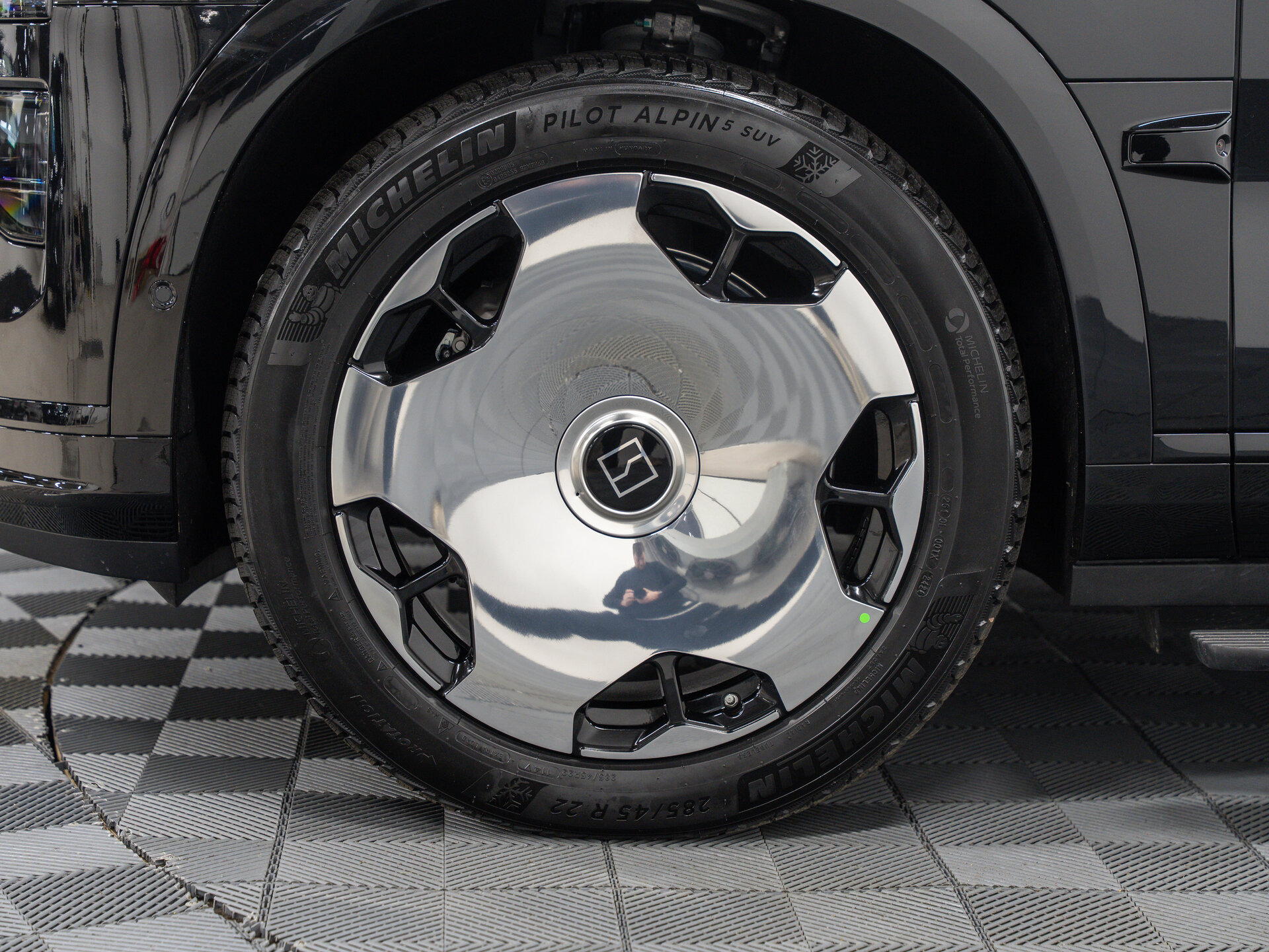 Автомобиль Zeekr 9X 55 kWh (до 3.5 т) 2.0hyb AT (898 л.с.) 4WD - 3