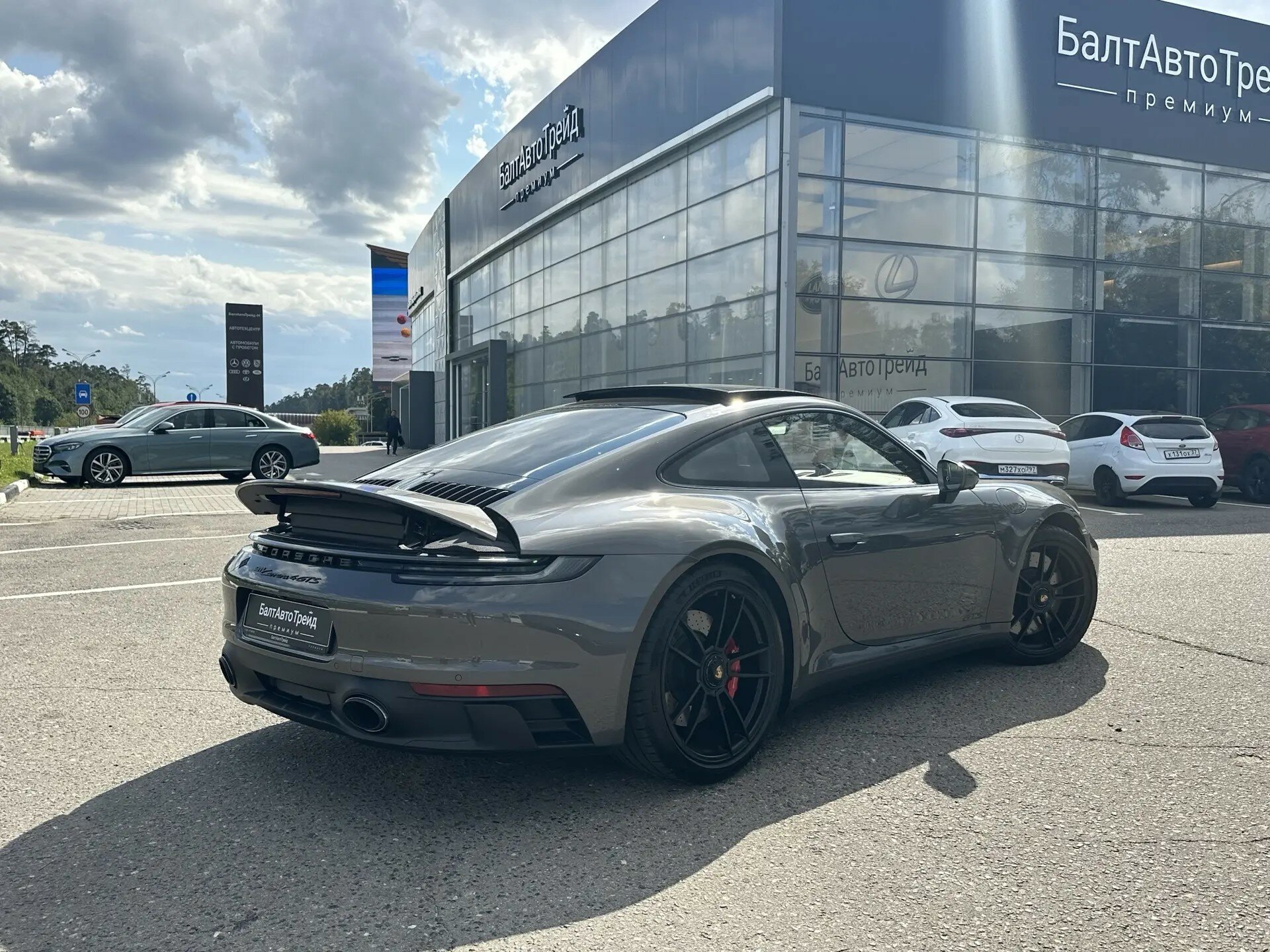 Автомобиль Porsche 911 Carrera 4 GTS 3.0 AMT (480 л.с.) 4WD - 3