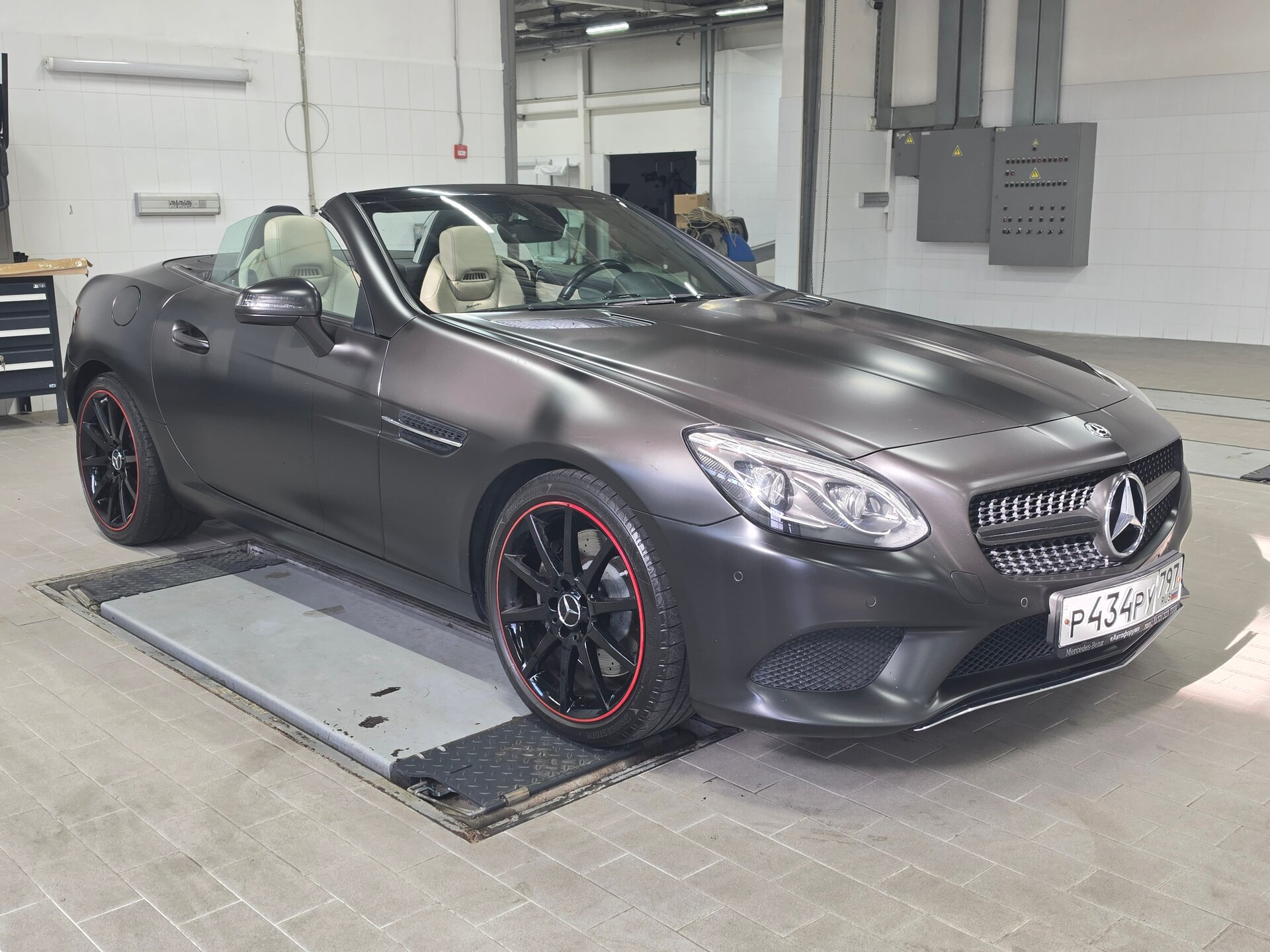 Автомобиль Mercedes-Benz SLC 200 2.0 AT (184 л.с.) - 3