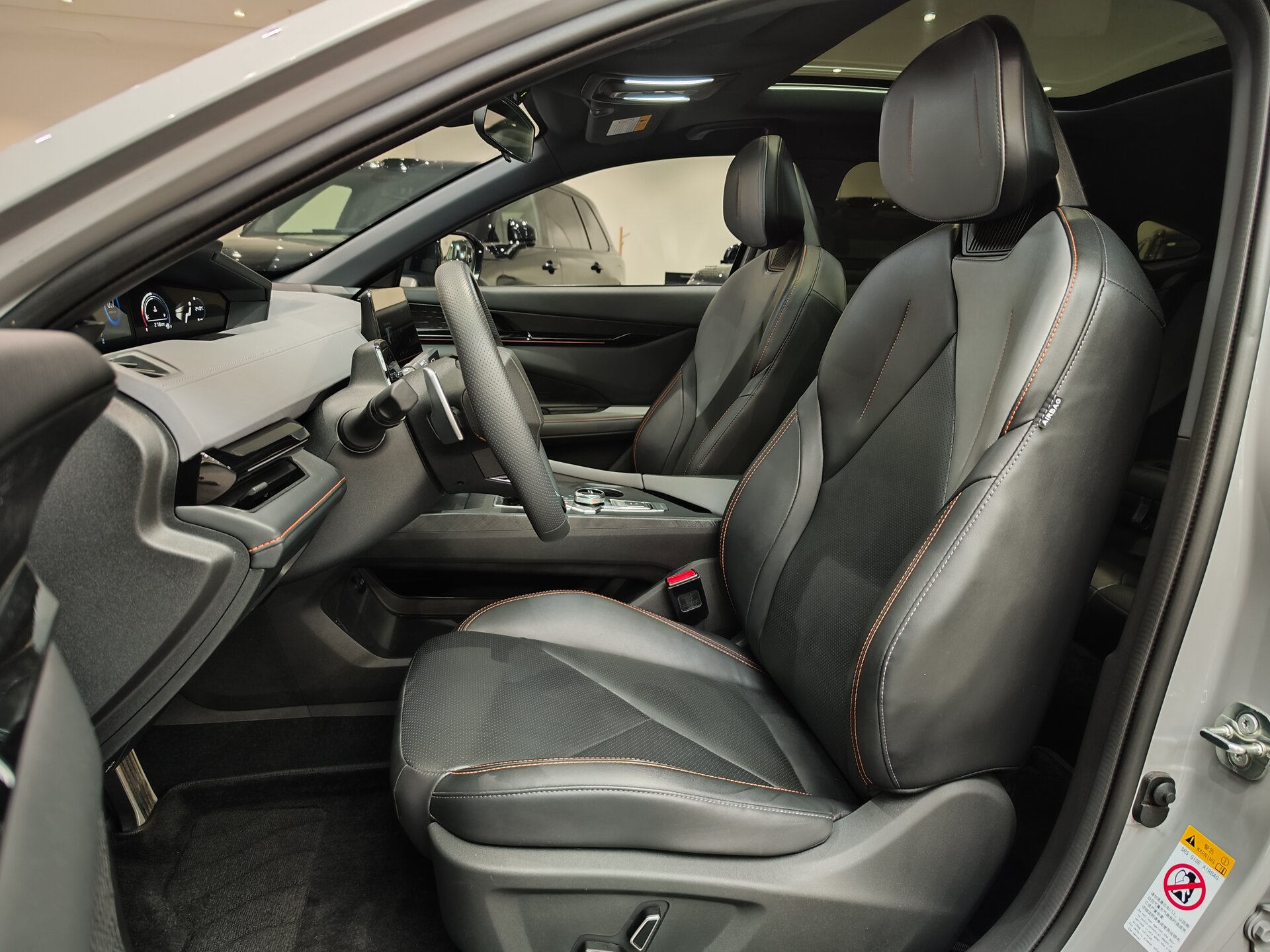 Автомобиль Changan UNI-V 1.5 AMT (181 л.с.) - 8