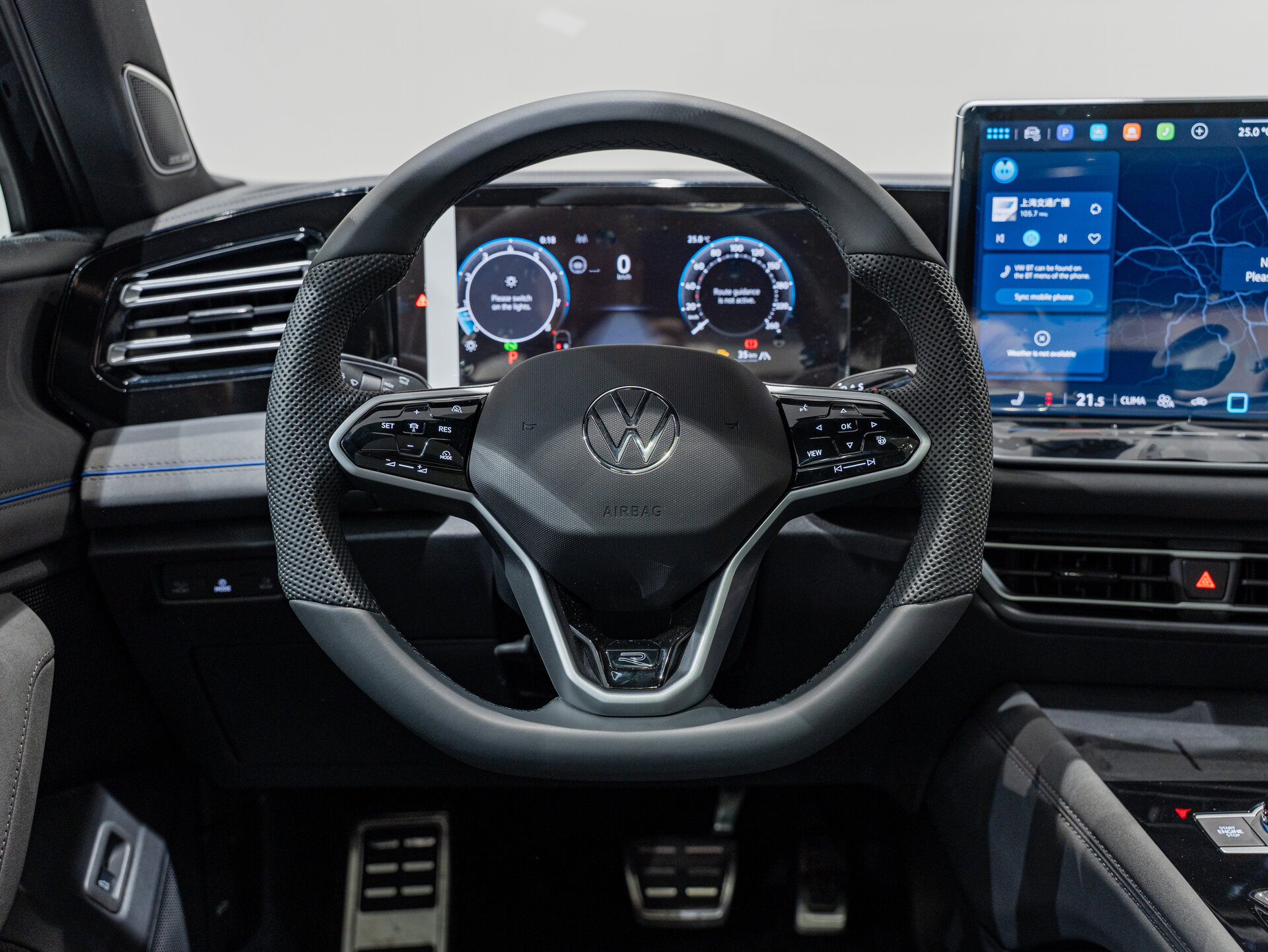 Автомобиль Volkswagen Tiguan L Pro 2.0 AMT (220 л.с.) 4WD - 13