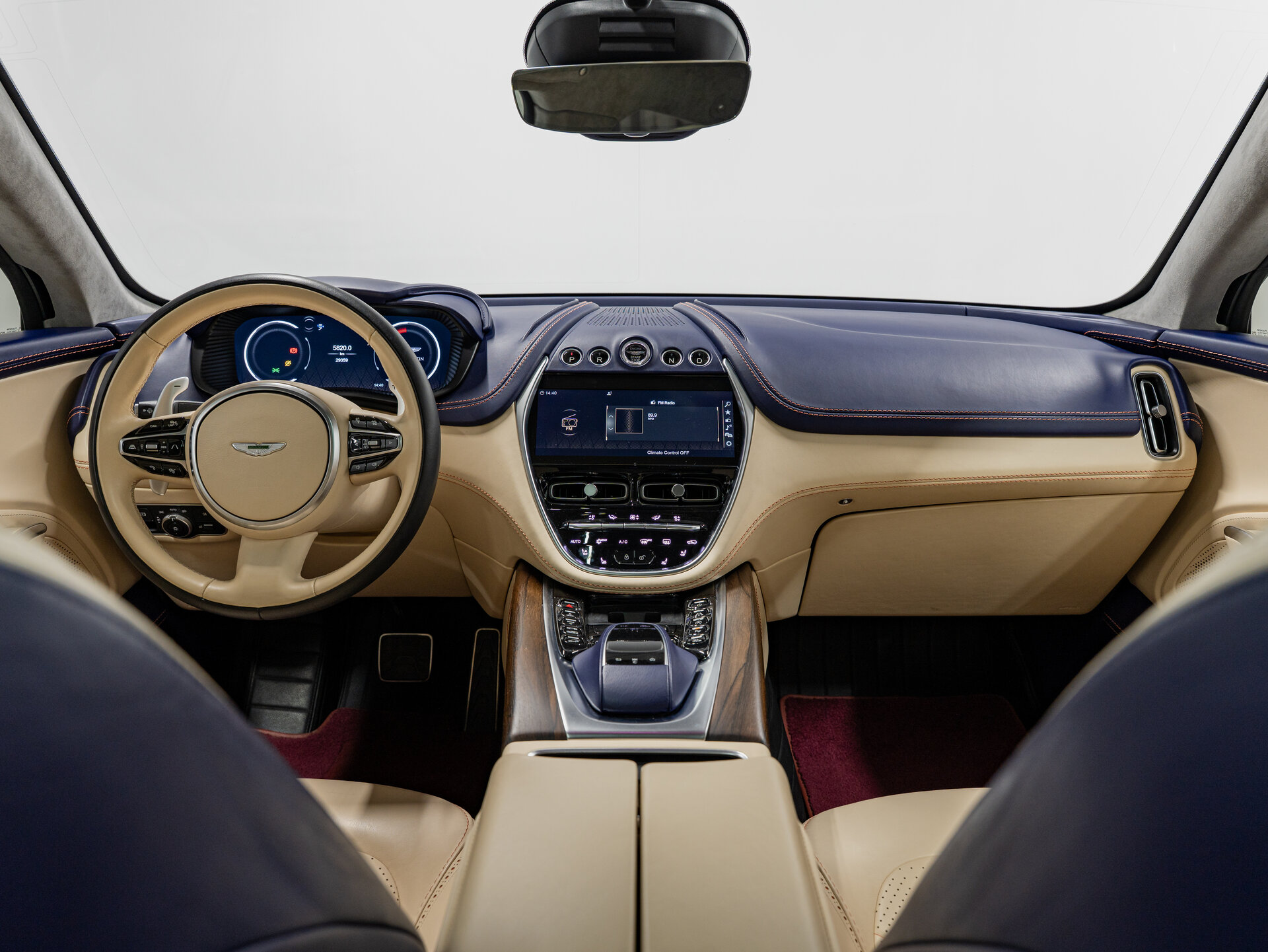 Автомобиль Aston Martin DBX 4.0 AT (550 л.с.) 4WD - 16