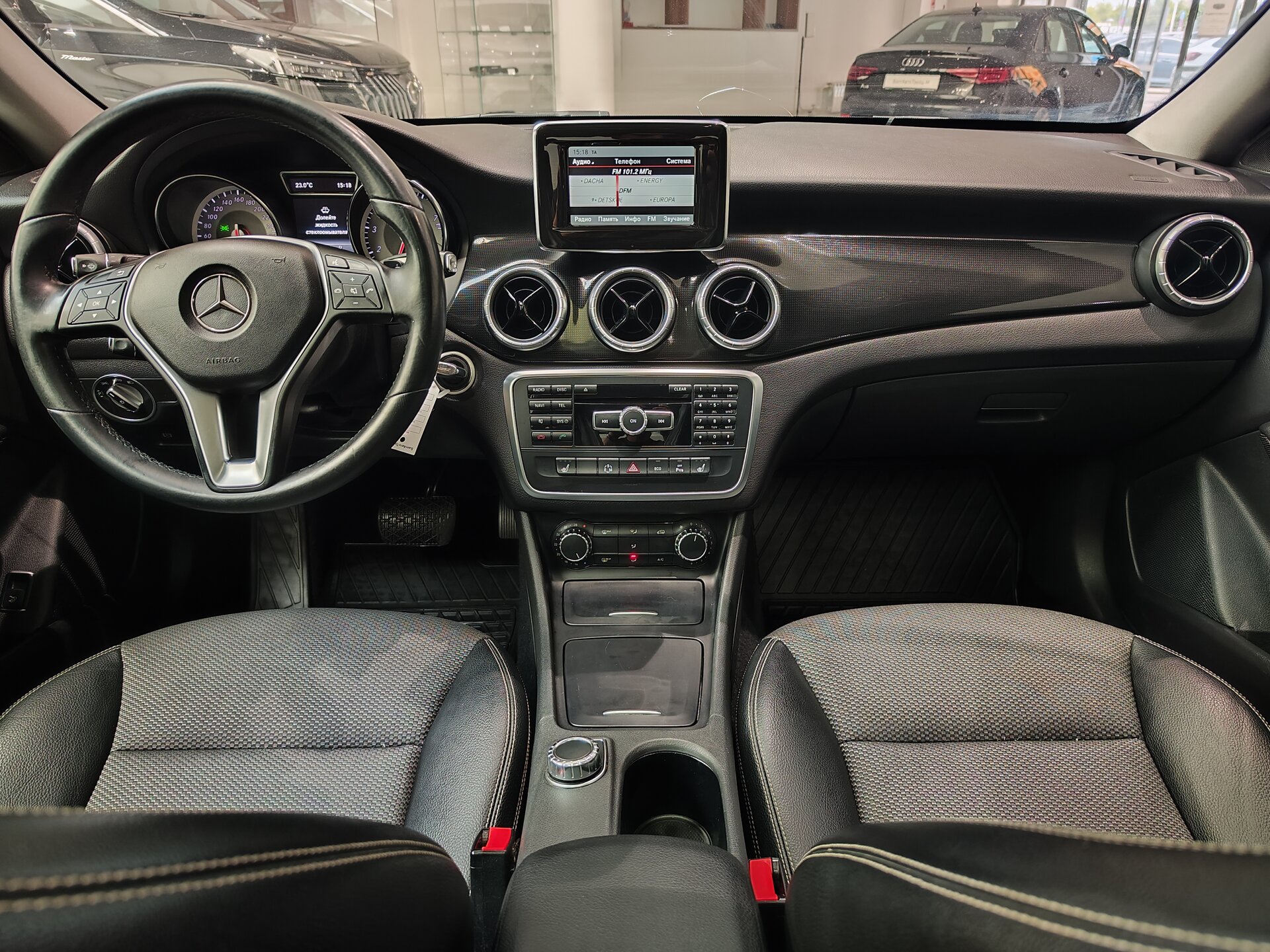 Автомобиль Mercedes-Benz CLA 200 1.6 AMT (156 л.с.) - 16