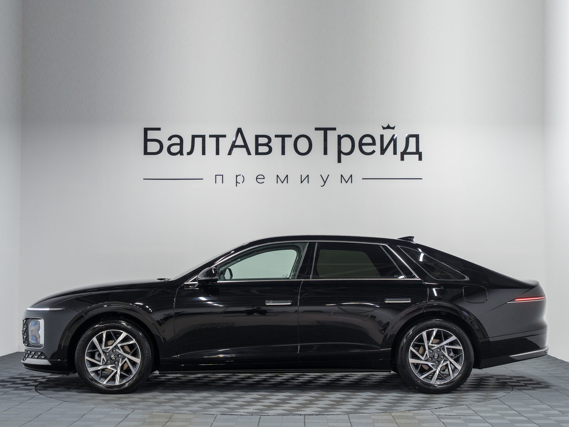 Автомобиль Hyundai Grandeur 1.6hyb AT (230 л.с.) - 11
