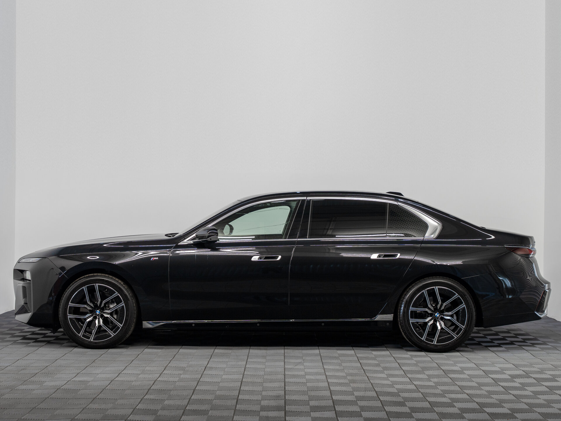 Автомобиль BMW 7 серии 740i xDrive 3.0 AT (380 л.с.) 4WD - 6