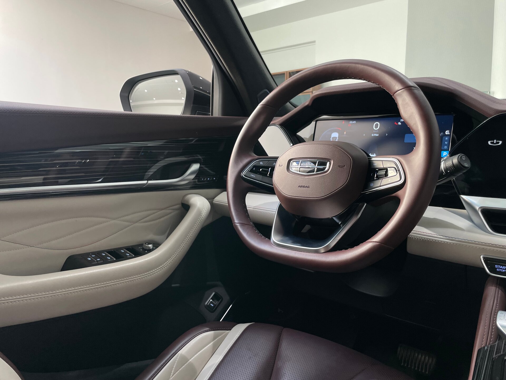 Автомобиль Geely Monjaro 2.0 AT (238 л.с.) 4WD - 15