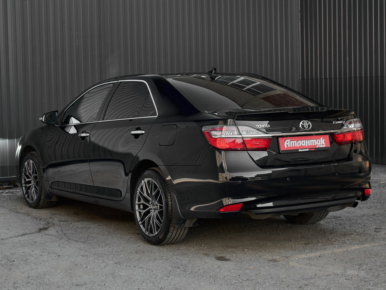 Купить Toyota Camry 2.0 AT (150 л.с.), 2015 в Екатеренбурге