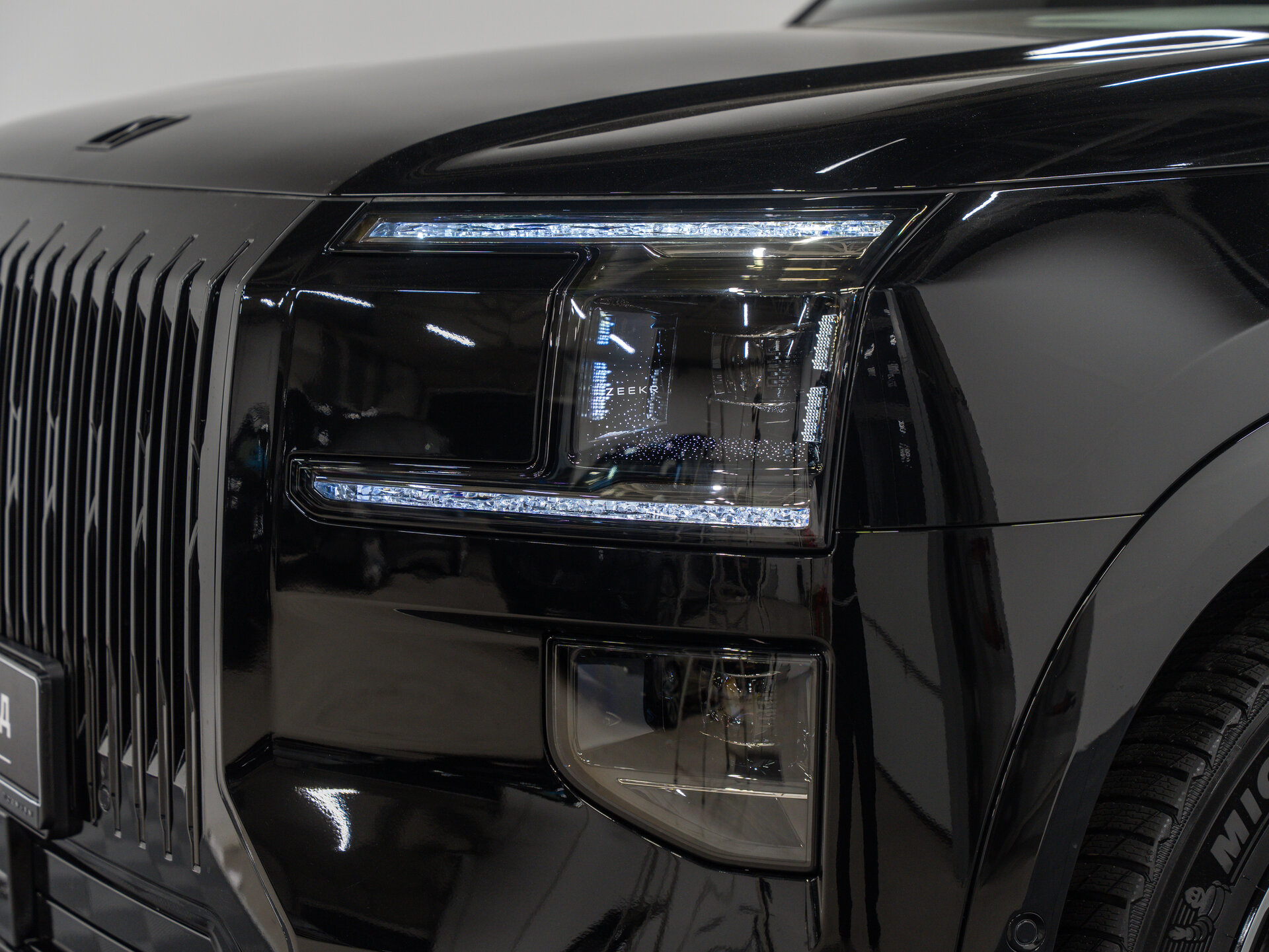 Автомобиль Zeekr 9X 55 kWh (до 3.5 т) 2.0hyb AT (898 л.с.) 4WD - 2
