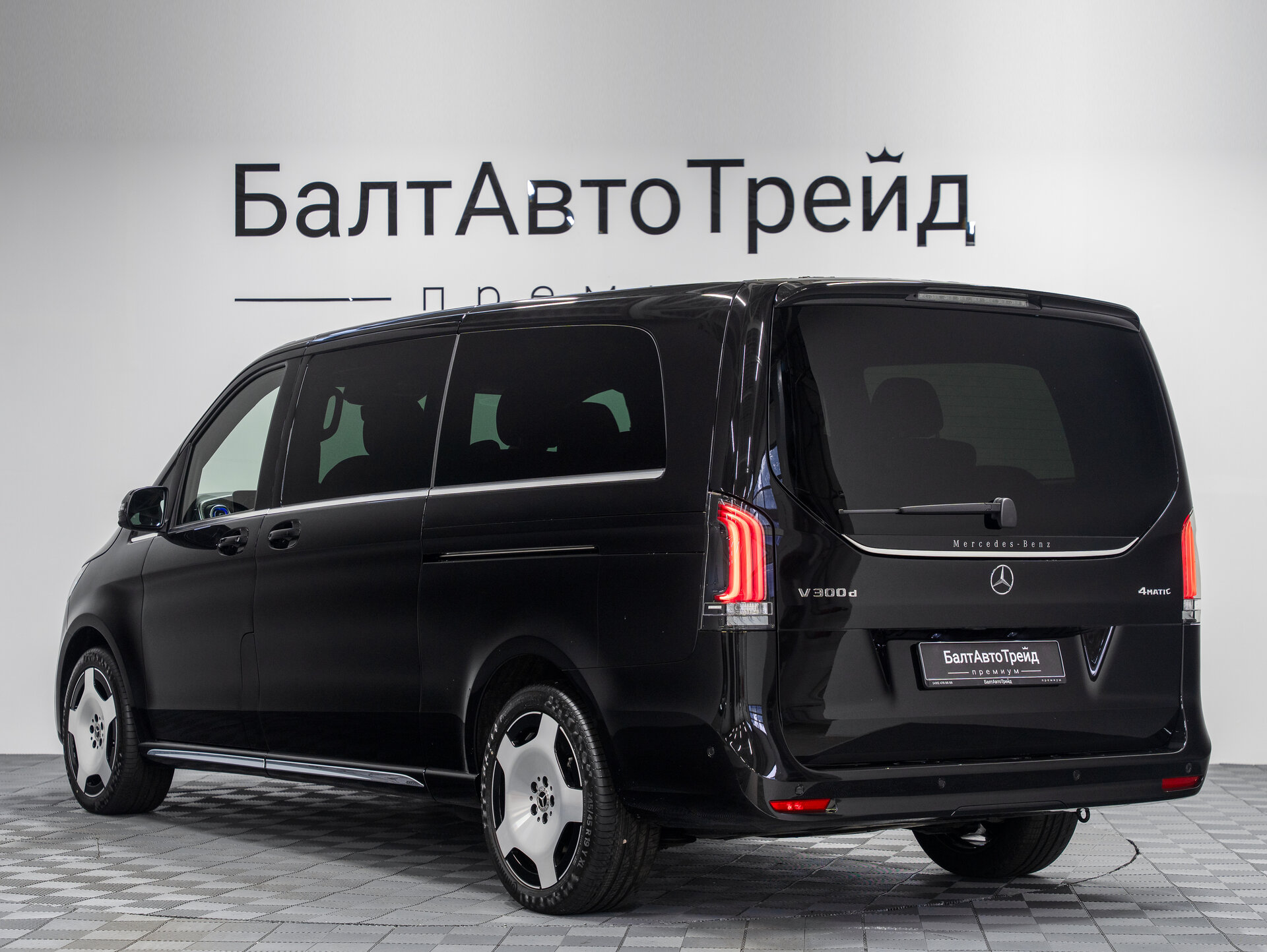 Автомобиль Mercedes-Benz V-Класс 300 d экстра длинный 2.0d AT (237 л.с.) 4WD - 9