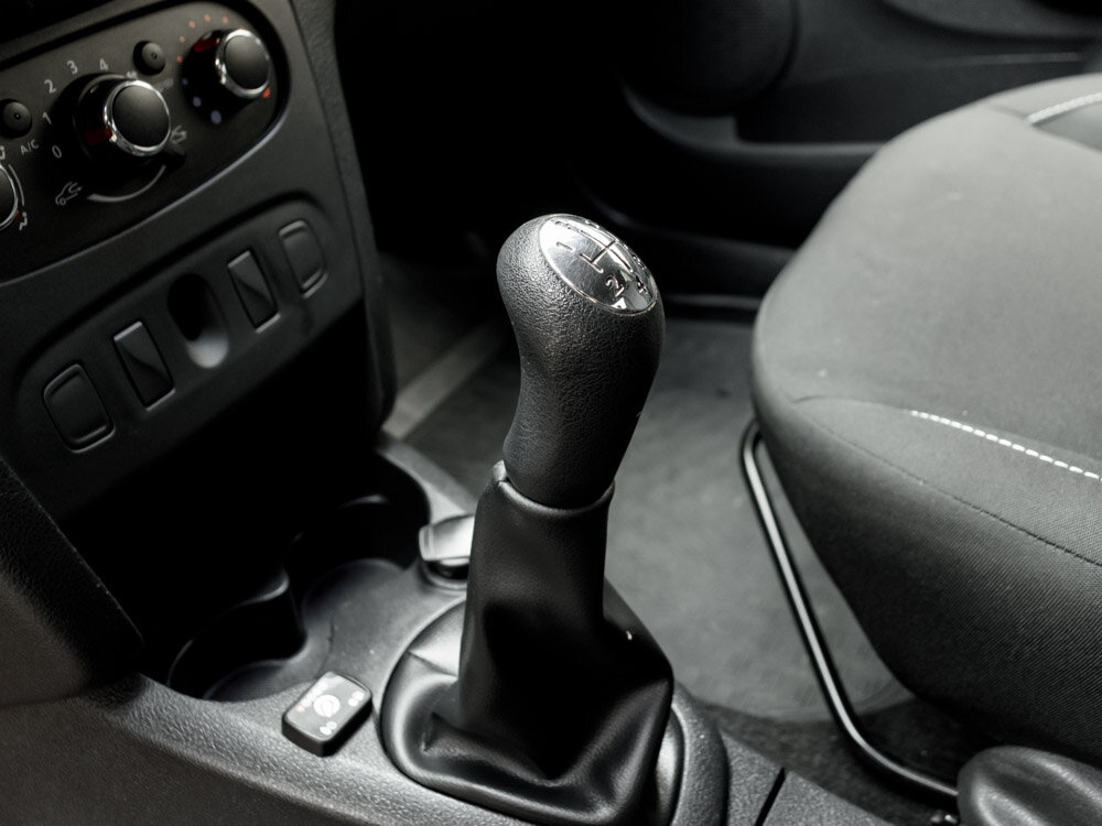 Купить Renault Logan Stepway 1.6 MT (82 л.с.), 2019 в Екатеренбурге