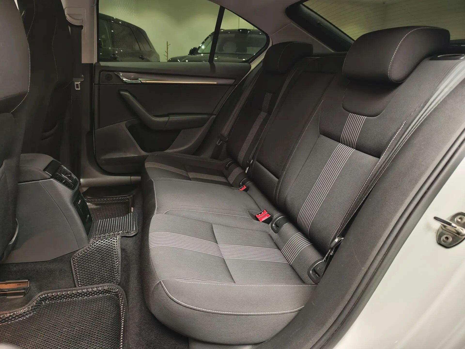 Автомобиль Skoda Octavia 1.8 AMT (180 л.с.) - 9