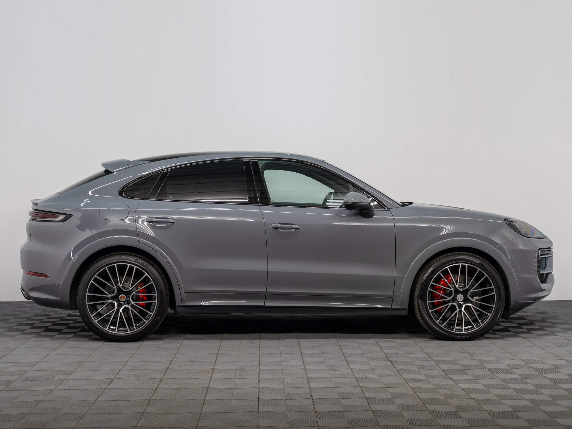 Автомобиль Porsche Cayenne S Coupé 4.0 AT (474 л.с.) 4WD - 8