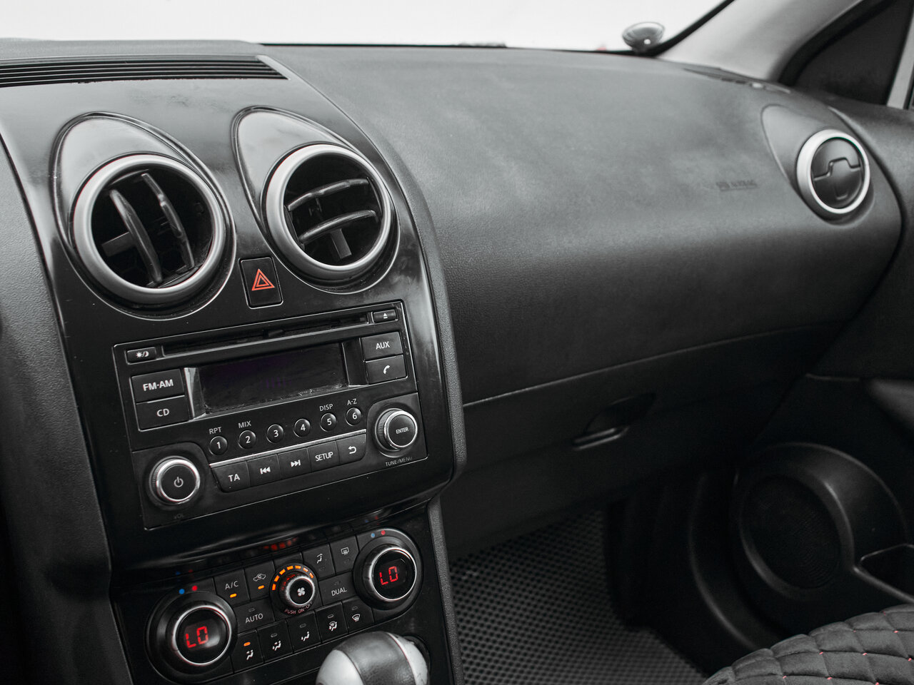 Купить Nissan Qashqai 1.6 CVT (117 л.с.), 2012 в Екатеренбурге