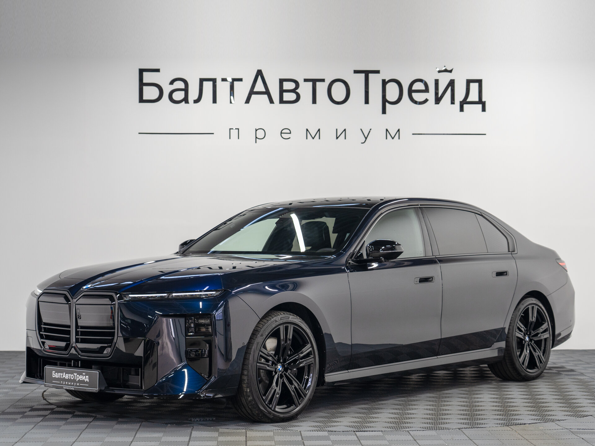 Автомобиль BMW 7 серии 740 xDrive 3.0 AT (400 л.с.) 4WD - 1