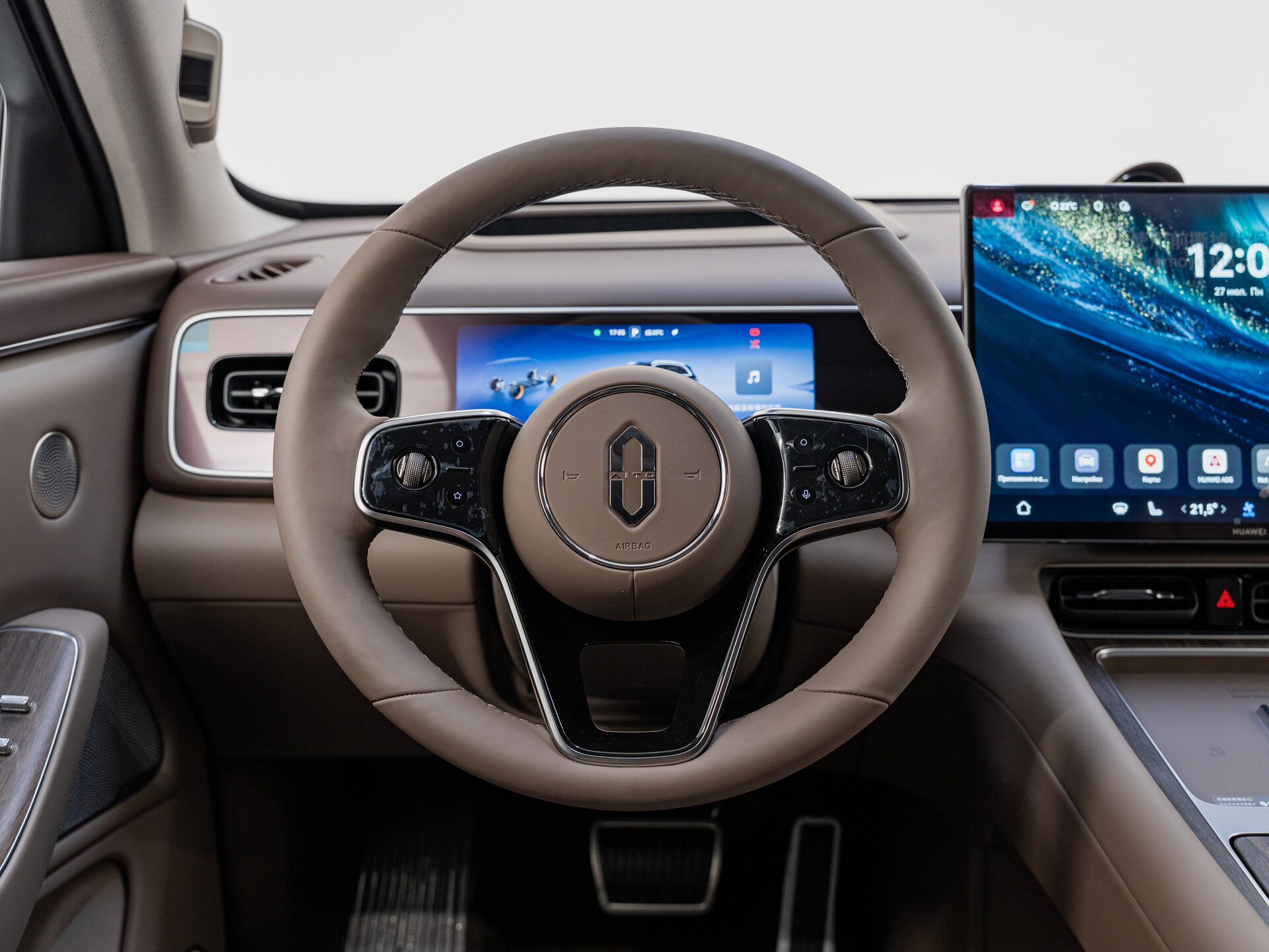 Автомобиль Aito M7 53.4 kWh 1.5hyb AT (533 л.с.) 4WD - 13