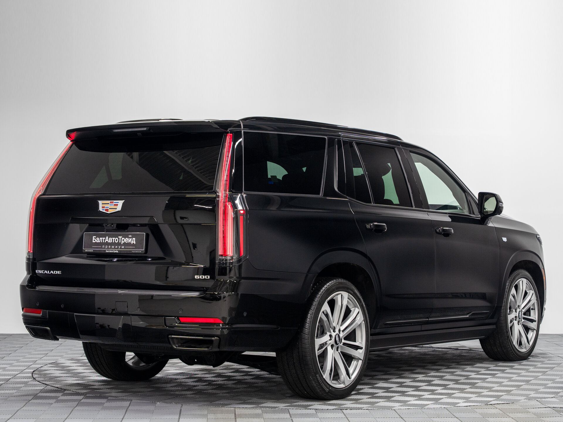 Автомобиль Cadillac Escalade 6.2 AT (420 л.с.) 4WD - 7