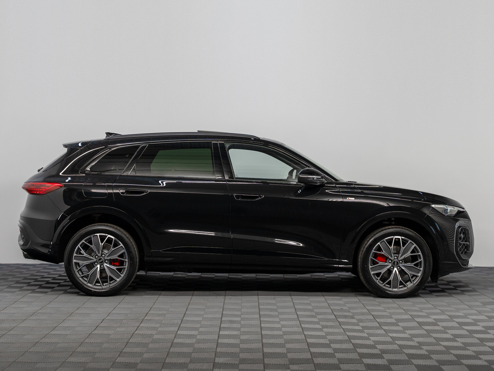 Автомобиль Audi Q5 L 2.0 AMT (204 л.с.) 4WD - 4