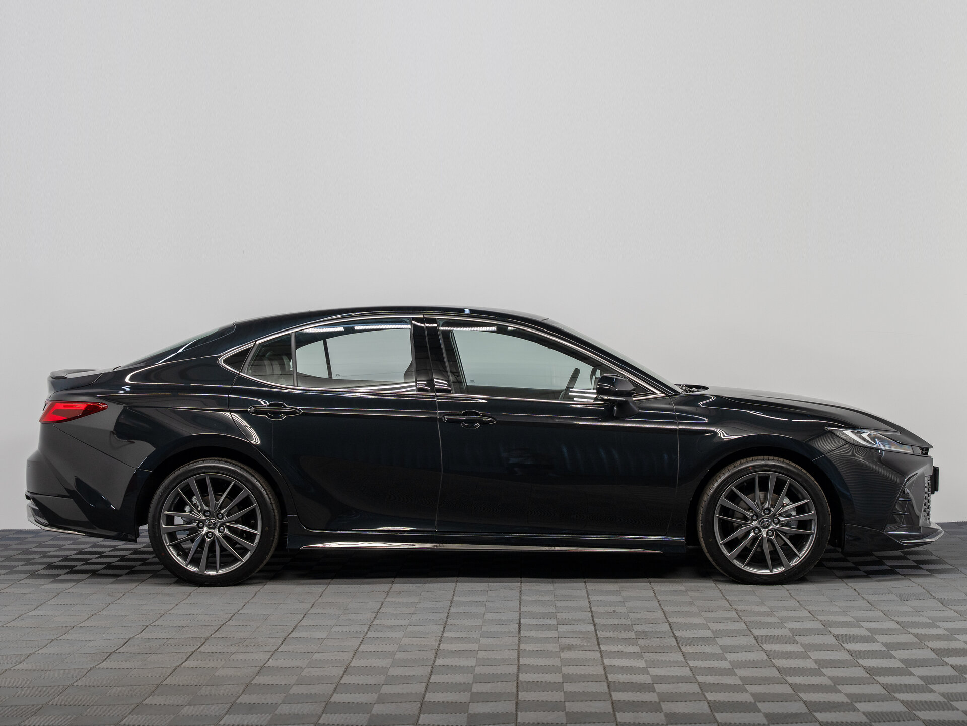 Автомобиль Toyota Camry 2.0hyb CVT (231 л.с.) - 4