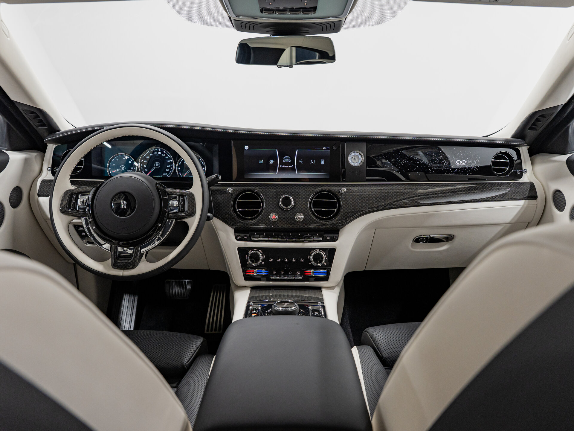 Автомобиль Rolls-Royce Ghost Black Badge 6.8 AT (600 л.с.) 4WD - 16