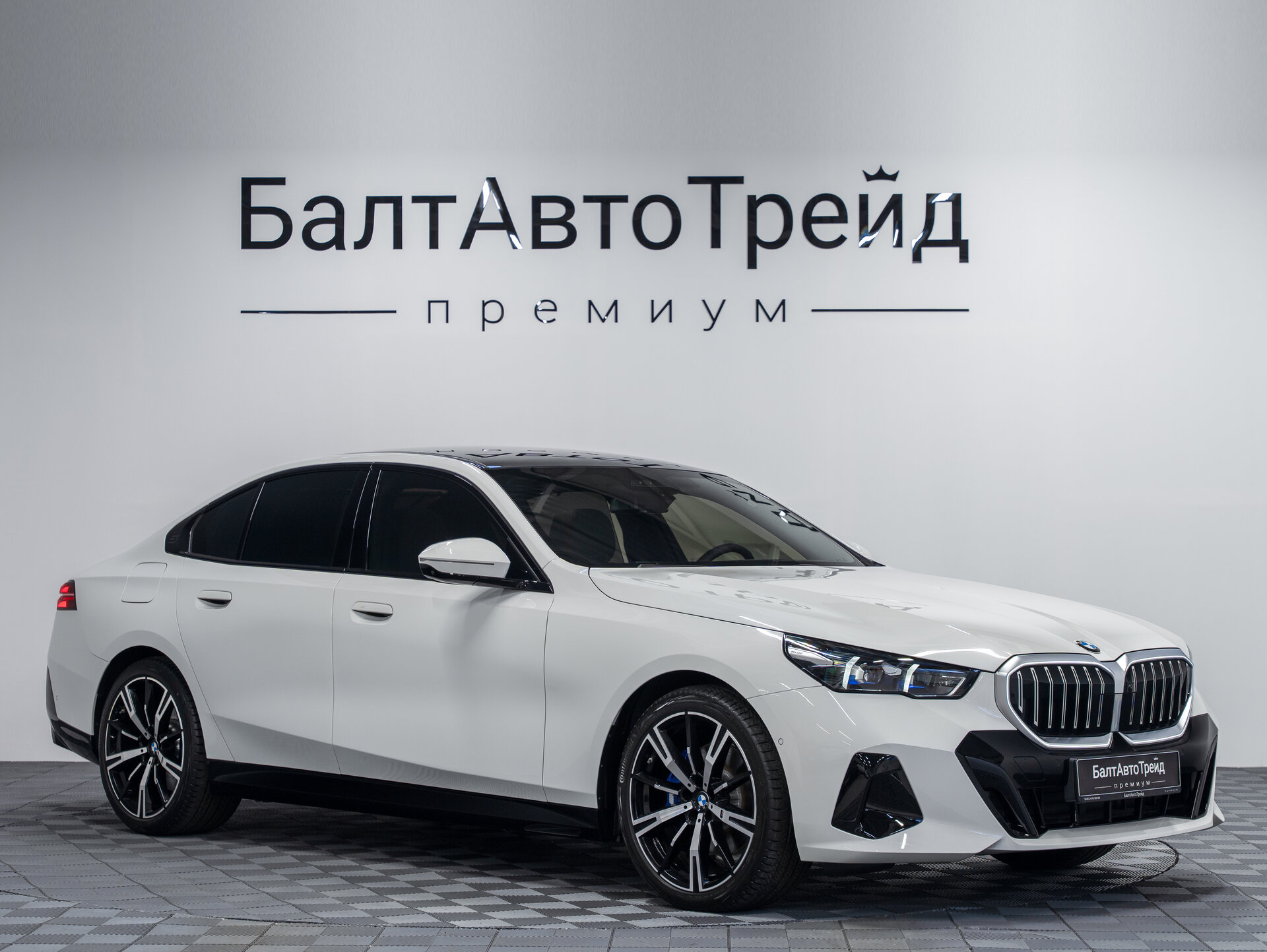 Автомобиль BMW 5 серии 530i xDrive 2.0 AT (258 л.с.) 4WD - 5