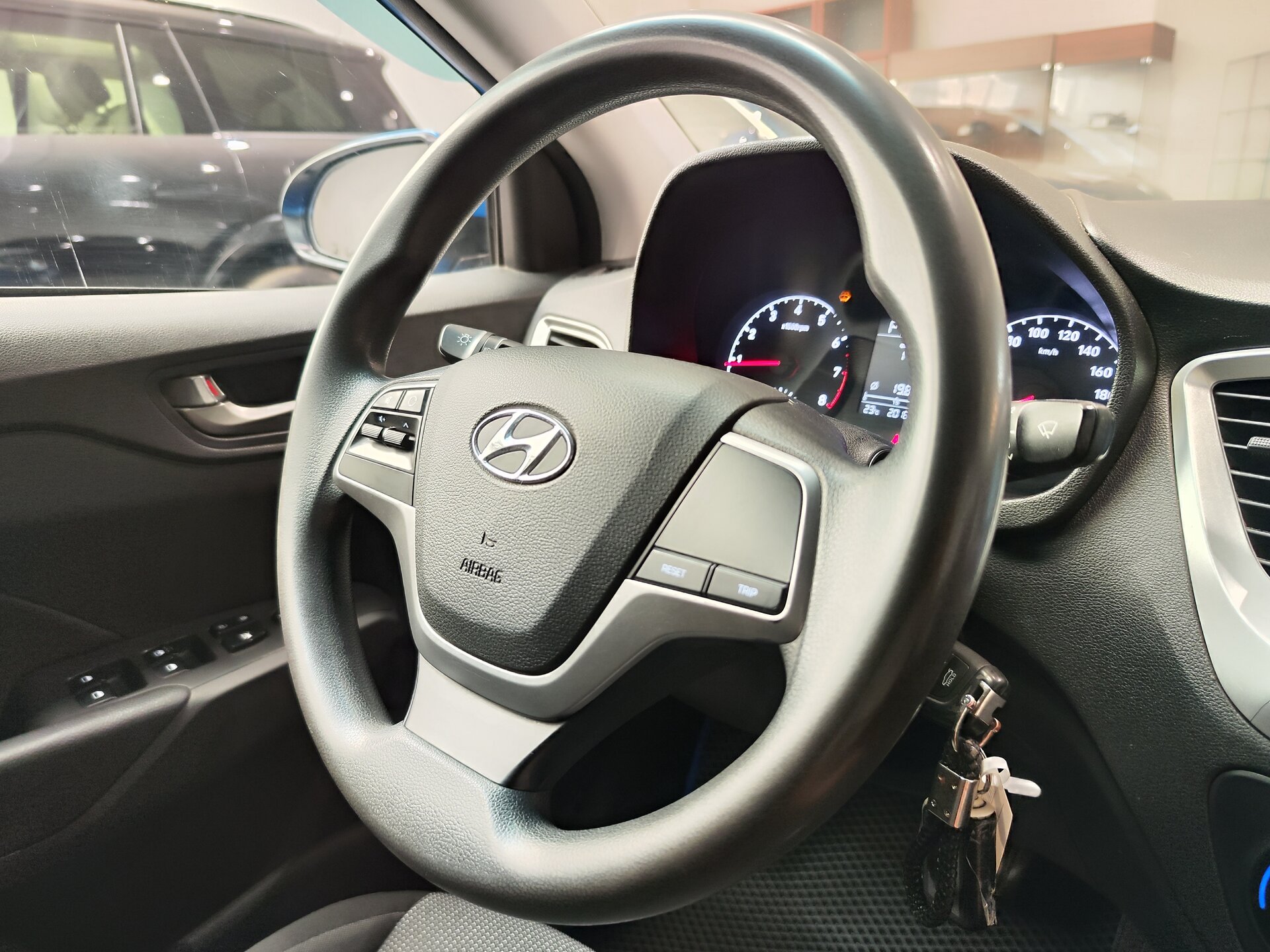 Автомобиль Hyundai Solaris 1.6 AT (123 л.с.) - 13