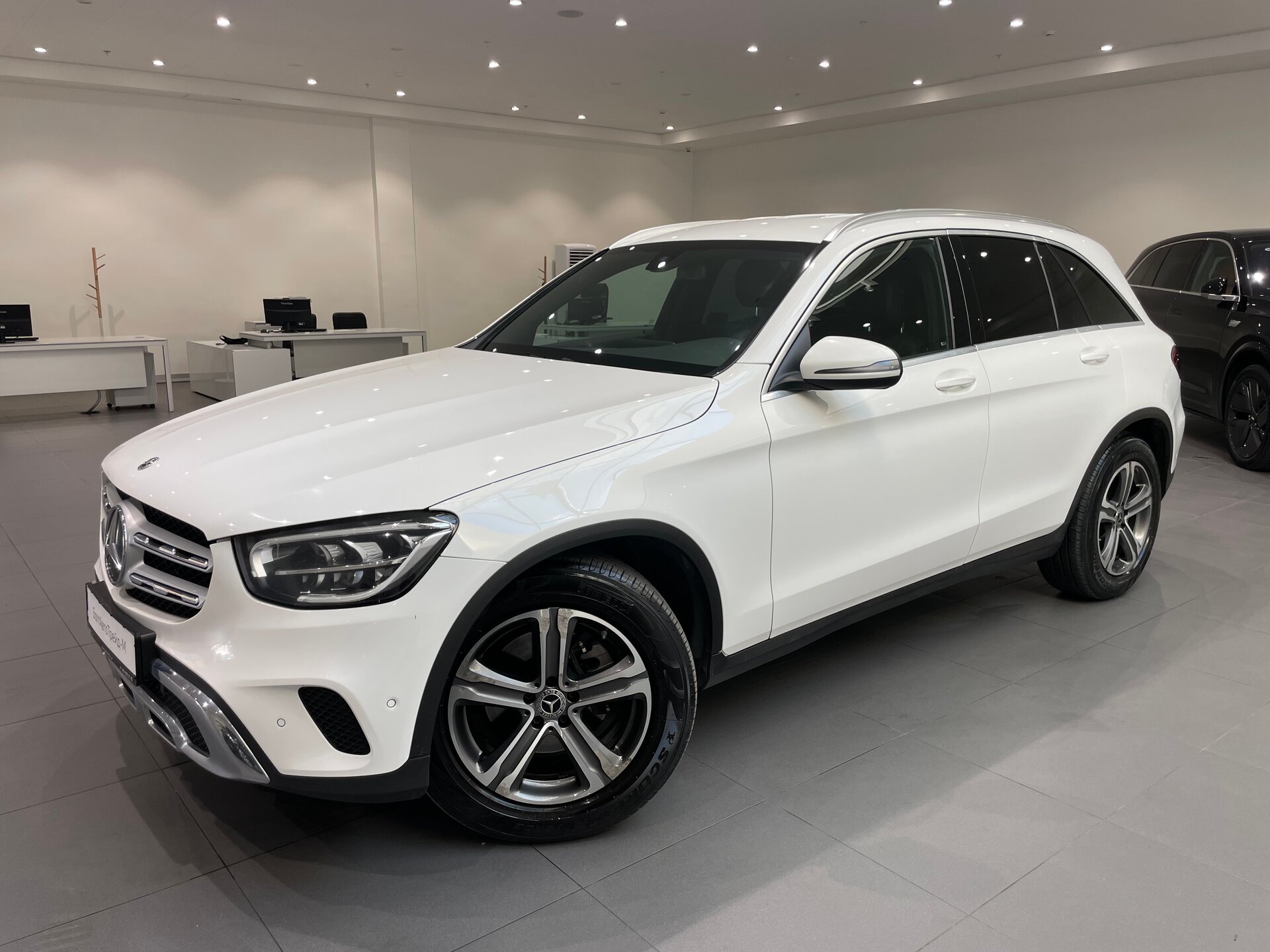 Автомобиль Mercedes-Benz GLC 200 2.0 AT (197 л.с.) 4WD - 1
