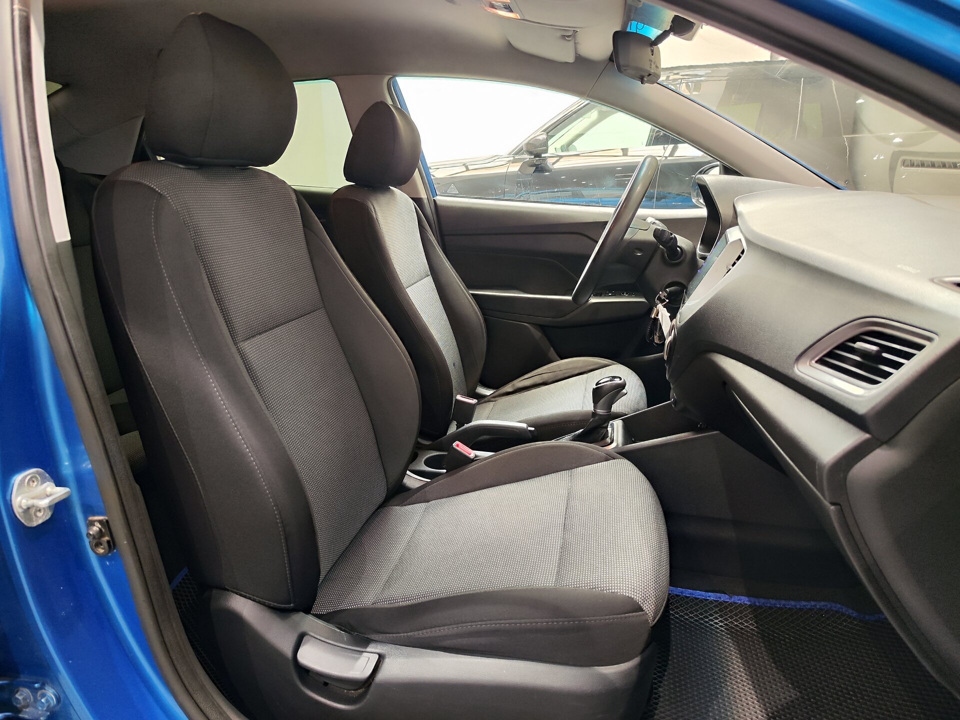 Автомобиль Hyundai Solaris 1.6 AT (123 л.с.) - 11