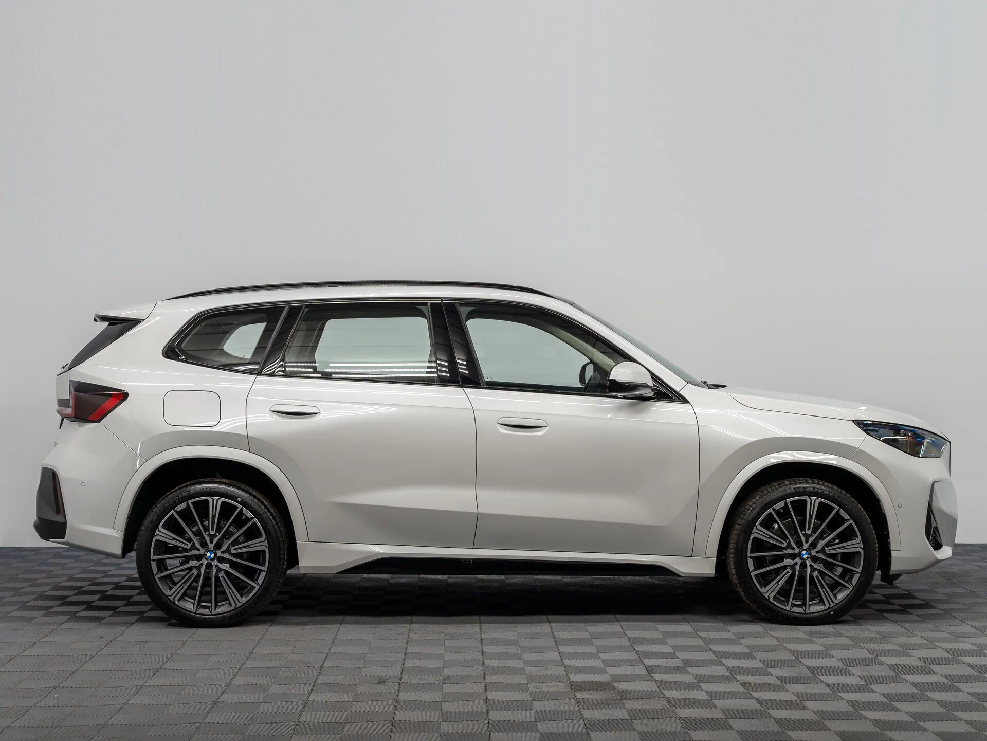 Автомобиль BMW X1 25Li xDrive 2.0 AMT (204 л.с.) 4WD - 4