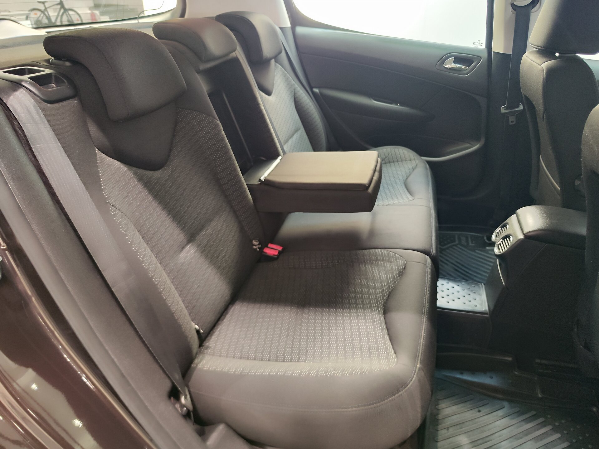 Автомобиль Peugeot 308 1.6 AT (120 л.с.) - 10