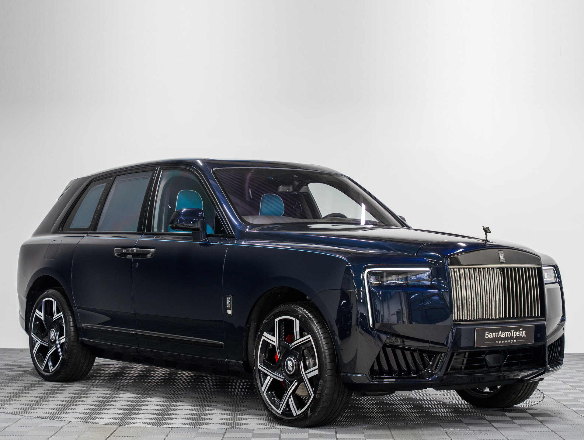 Автомобиль Rolls-Royce Cullinan Black Badge 6.8 AT (600 л.с.) 4WD - 6