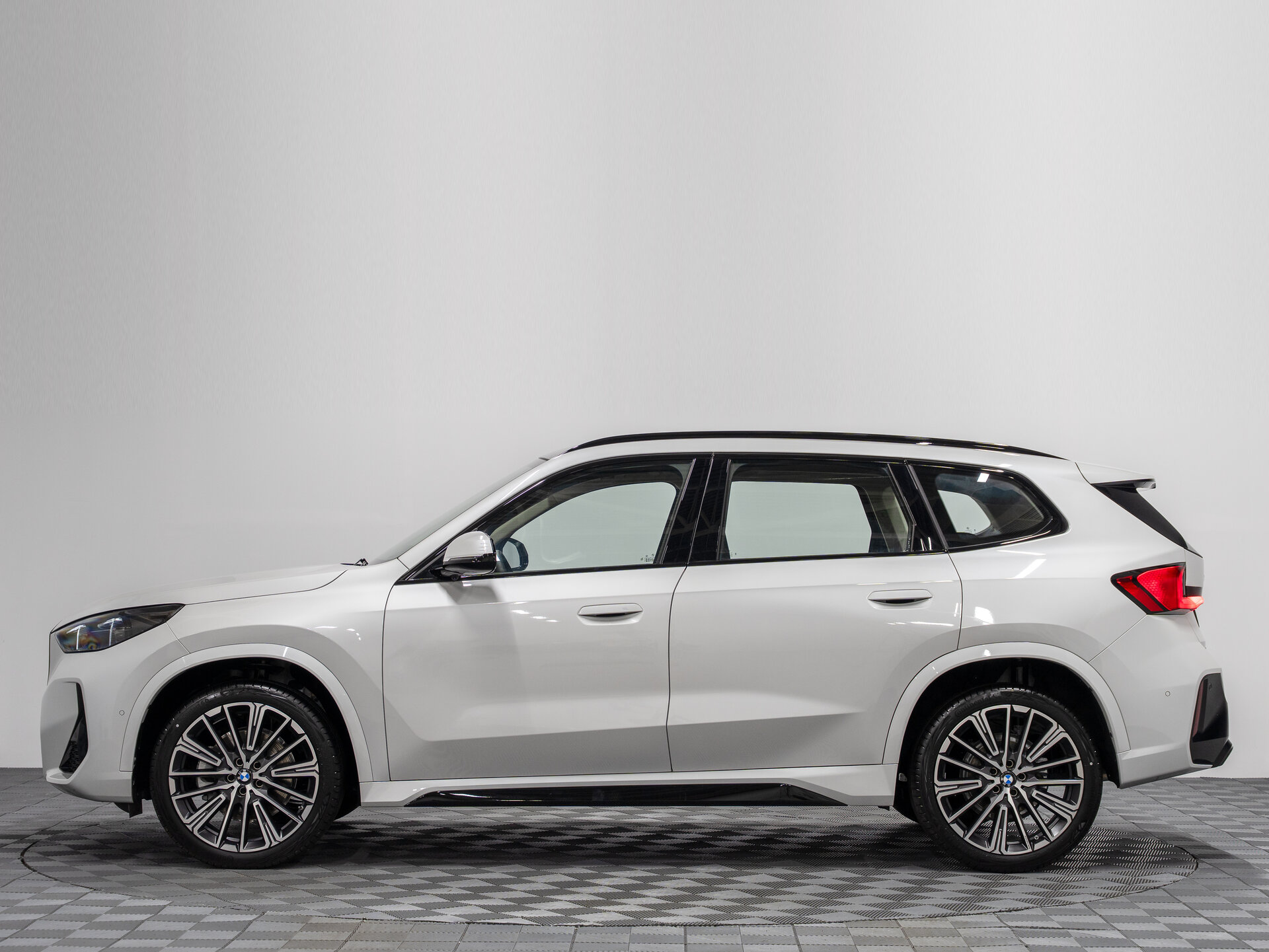 Автомобиль BMW X1 25Li xDrive 2.0 AMT (204 л.с.) 4WD - 11