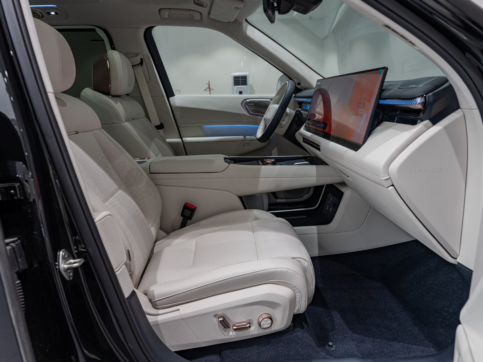 Автомобиль Lynk & Co 900 2.0hyb AT (734 л.с.) 4WD - 9