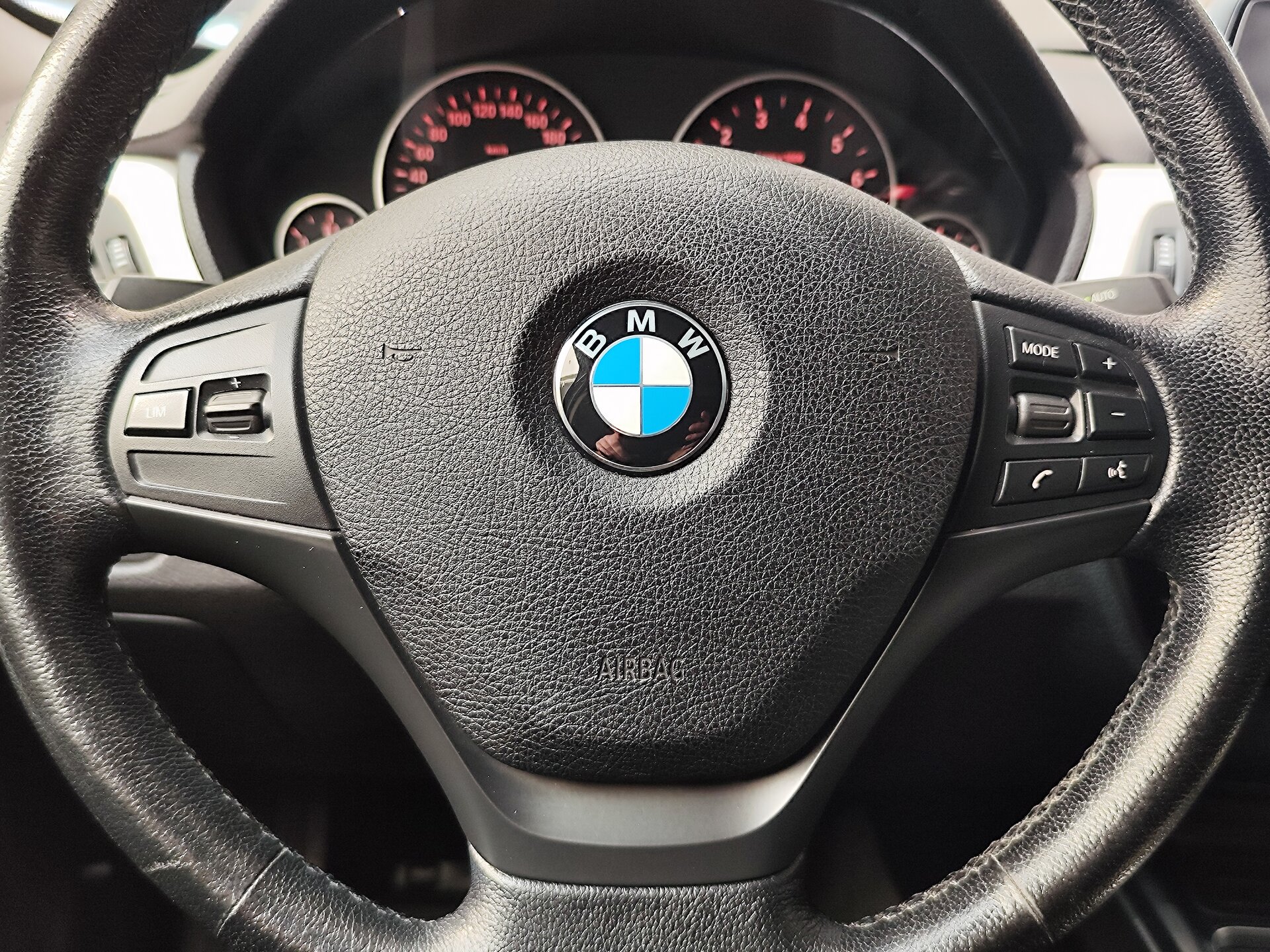 Автомобиль BMW 3 серии 318i 1.5 AT (136 л.с.) - 15