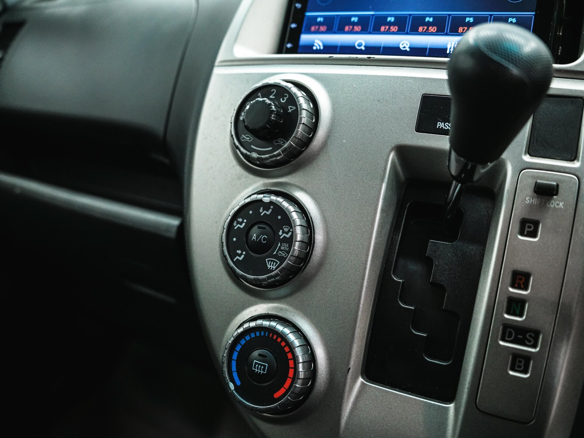 Toyota Ractis 2010 20