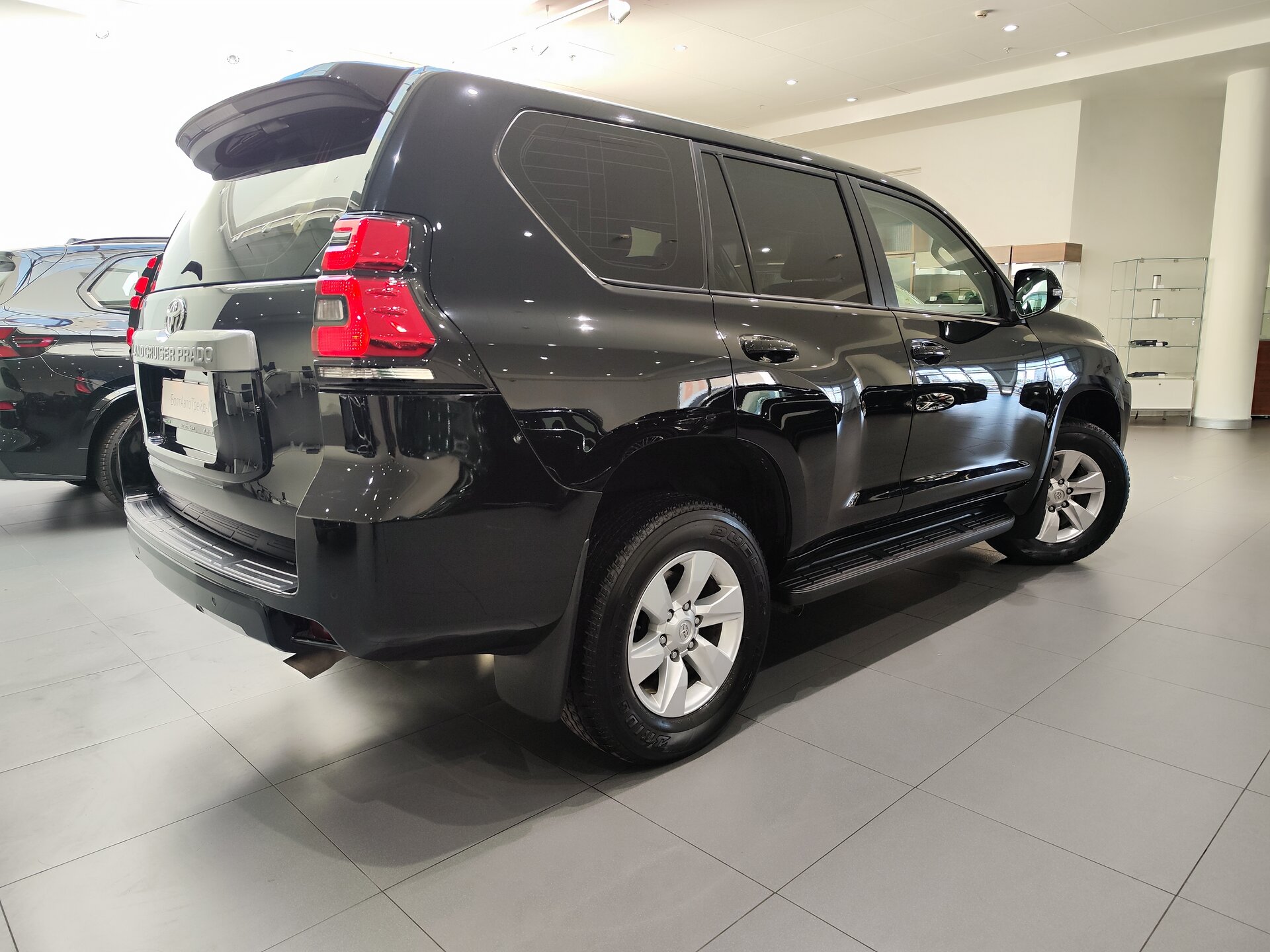 Автомобиль Toyota Land Cruiser Prado 2.8d AT (177 л.с.) 4WD - 6