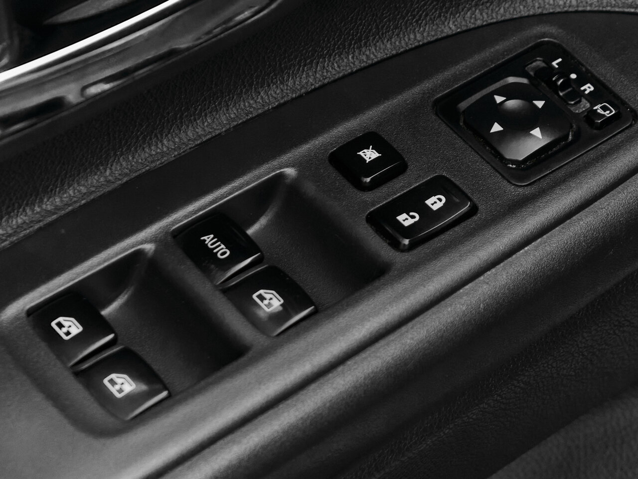 Купить Mitsubishi Outlander 2.4 CVT (167 л.с.) 4WD, 2015 в Екатеренбурге
